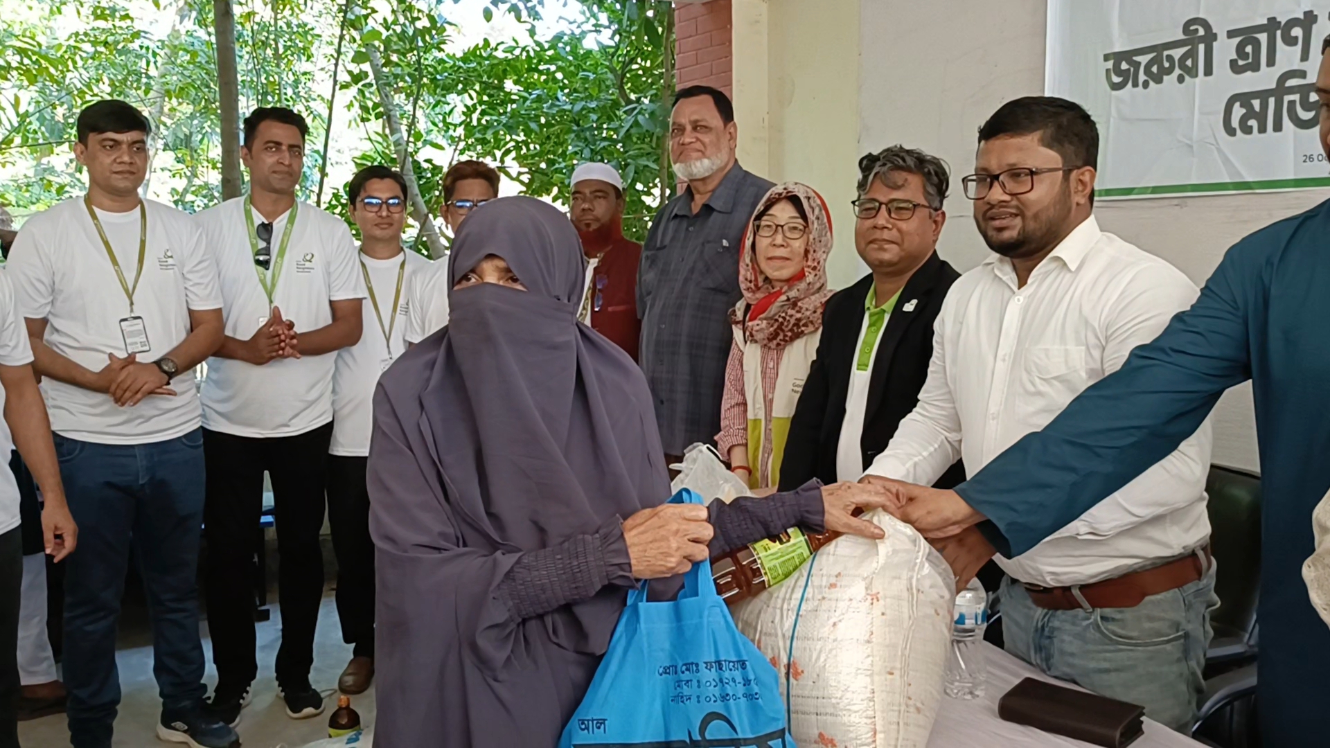 লক্ষ্মীপুরে বন্যায় ক্ষতিগ্রস্তদের মাঝে ত্রাণ সহায়তা ও ফ্রি স্বাস্থ্যসেবা